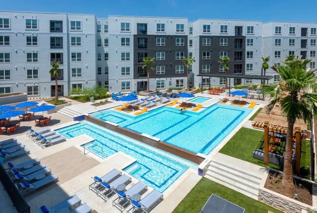 Pool - 15655 Market Hl