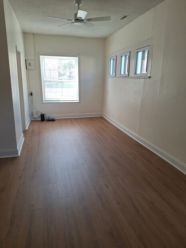 Sala de estar - 1220 Louisiana St