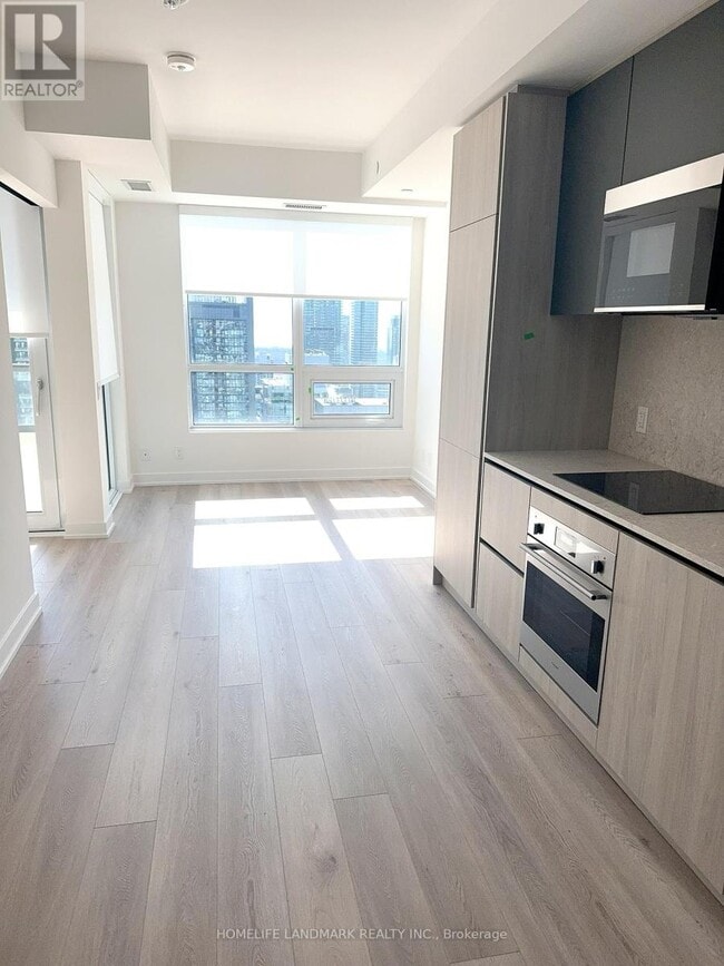 Building Photo - 108 Peter St