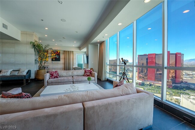 Building Photo - 2700 S Las Vegas Blvd
