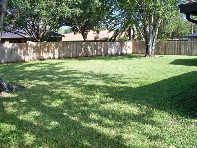 Building Photo - 14804 Dartmoor Ln