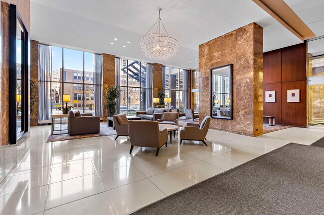 Foto del edificio - 655 W Irving Park Rd