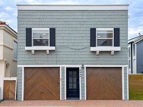 Building Photo - 4027-4029 Ocean Dr