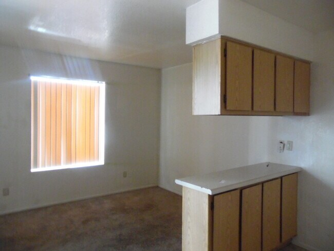 Building Photo - Cozy ground floor 1 bedroom