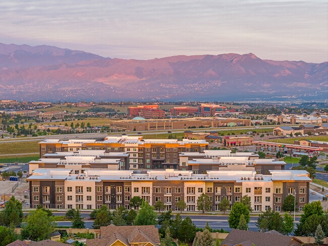 Building Photo - The Aven