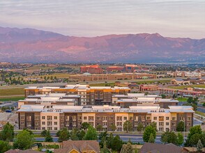 Building Photo - The Aven