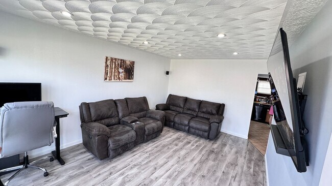 Building Photo - Charming Fully Updated 3-Bedroom Home with...