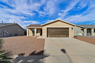 Building Photo - 14321 Paraiso Dr