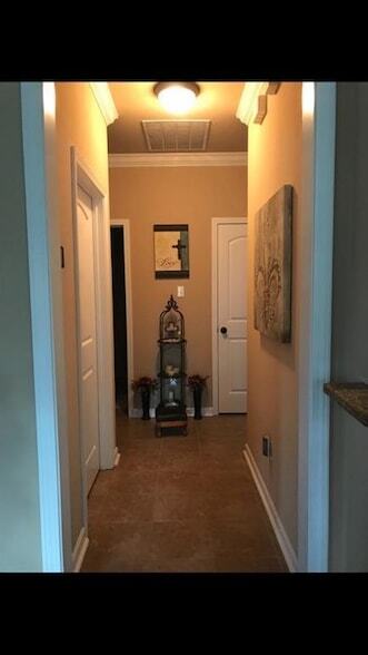 Building Photo - 652 Fairfield Loop