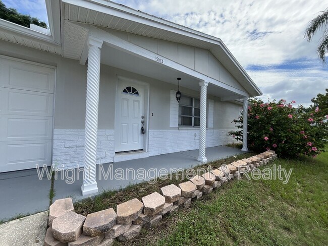 Foto del edificio - 5033 Farley Dr
