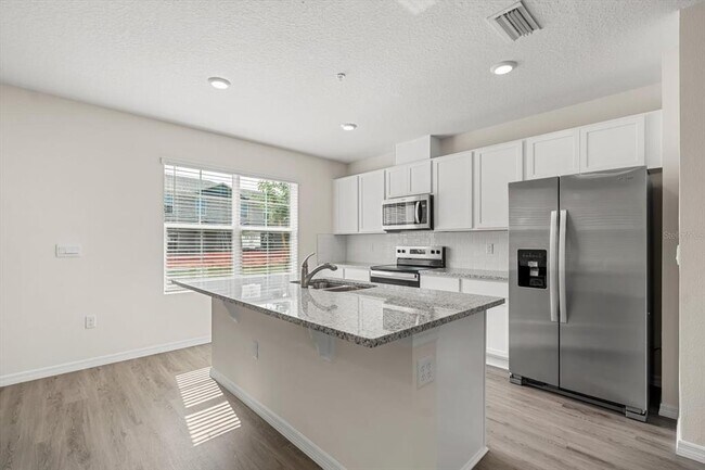 Building Photo - 2745 Flushing Dr