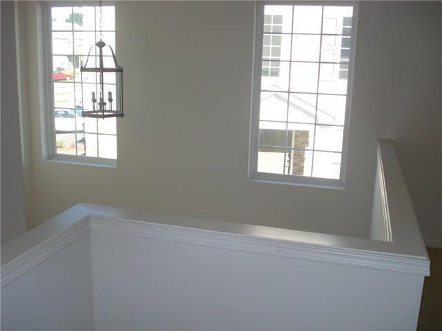 Building Photo - 784 Pointe Dr