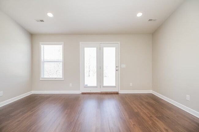 Foto del edificio - 5022 Morning Dove Ln