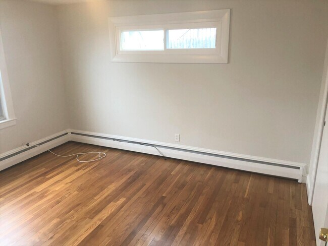 Building Photo - 98 Moreland St