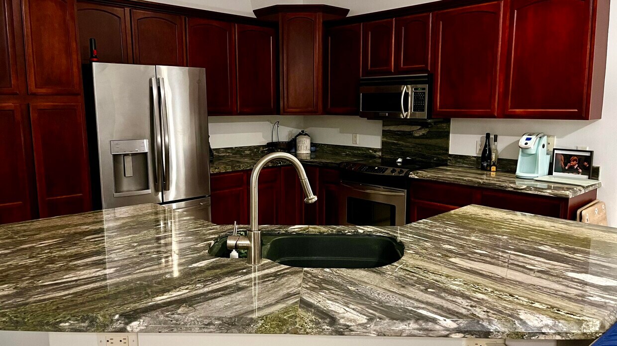 Foto del edificio - 17648 Cinquez Park Rd W