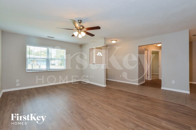 Foto del edificio - 971 Buttercup Terrace