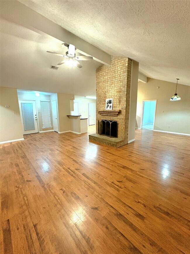 Foto del edificio - 1014 Stoneleigh Ct