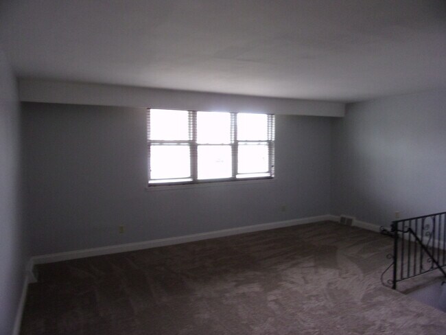Building Photo - 7612 Summerdale Ave