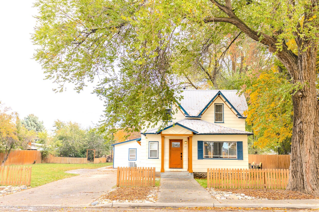 Primary Photo - 115 Niagara Ave