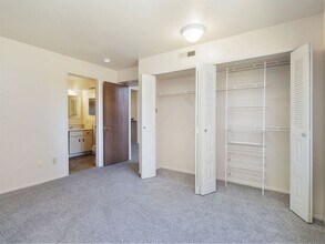 Building Photo - Gull Prairie/Gull Run Apartments and Townhomes