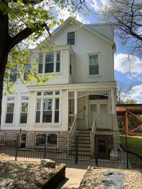 Building Photo - 2652 N Wilton Ave