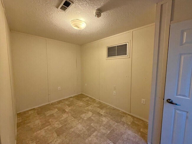 Foto del edificio - 3 bedroom 2 bath