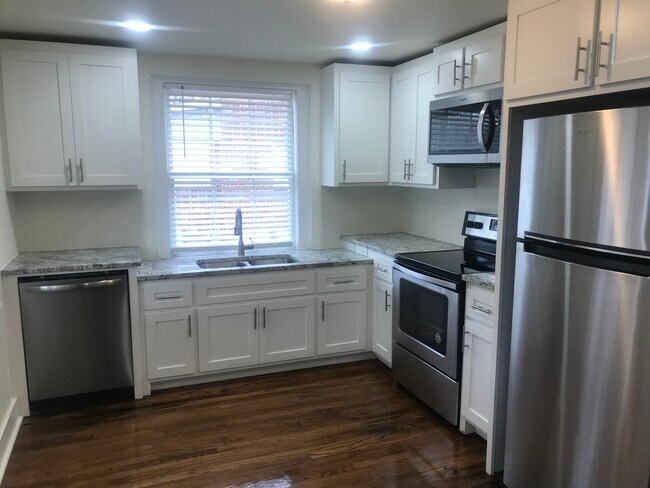 Building Photo - 908 Honor Heights Dr