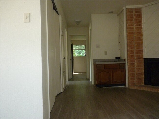 Building Photo - 601 Bracewood Cir