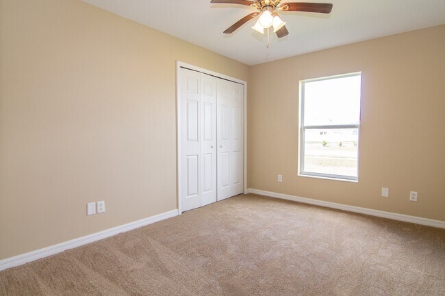 Foto del edificio - 4/3 Duplex Home in Poinciana Available, April 2026