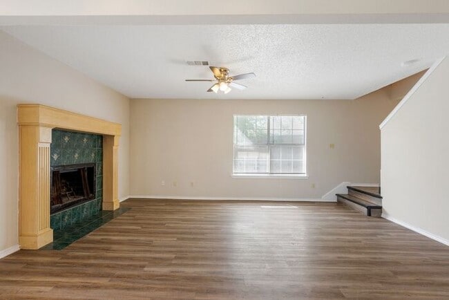 Foto del edificio - 1717 Parkfield Cove