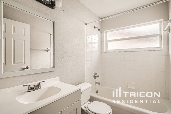 Building Photo - 7672 Habersham Dr