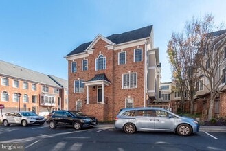 Building Photo - 1308 McLean Crest Ct