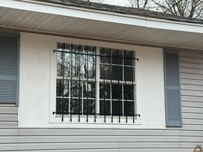 Building Photo - 320 E Leavell Woods Dr
