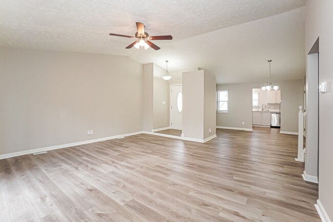 Building Photo - 1531 Creekside Ln