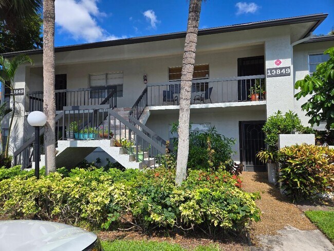 Foto del edificio - 13849 Royal Palm Ct