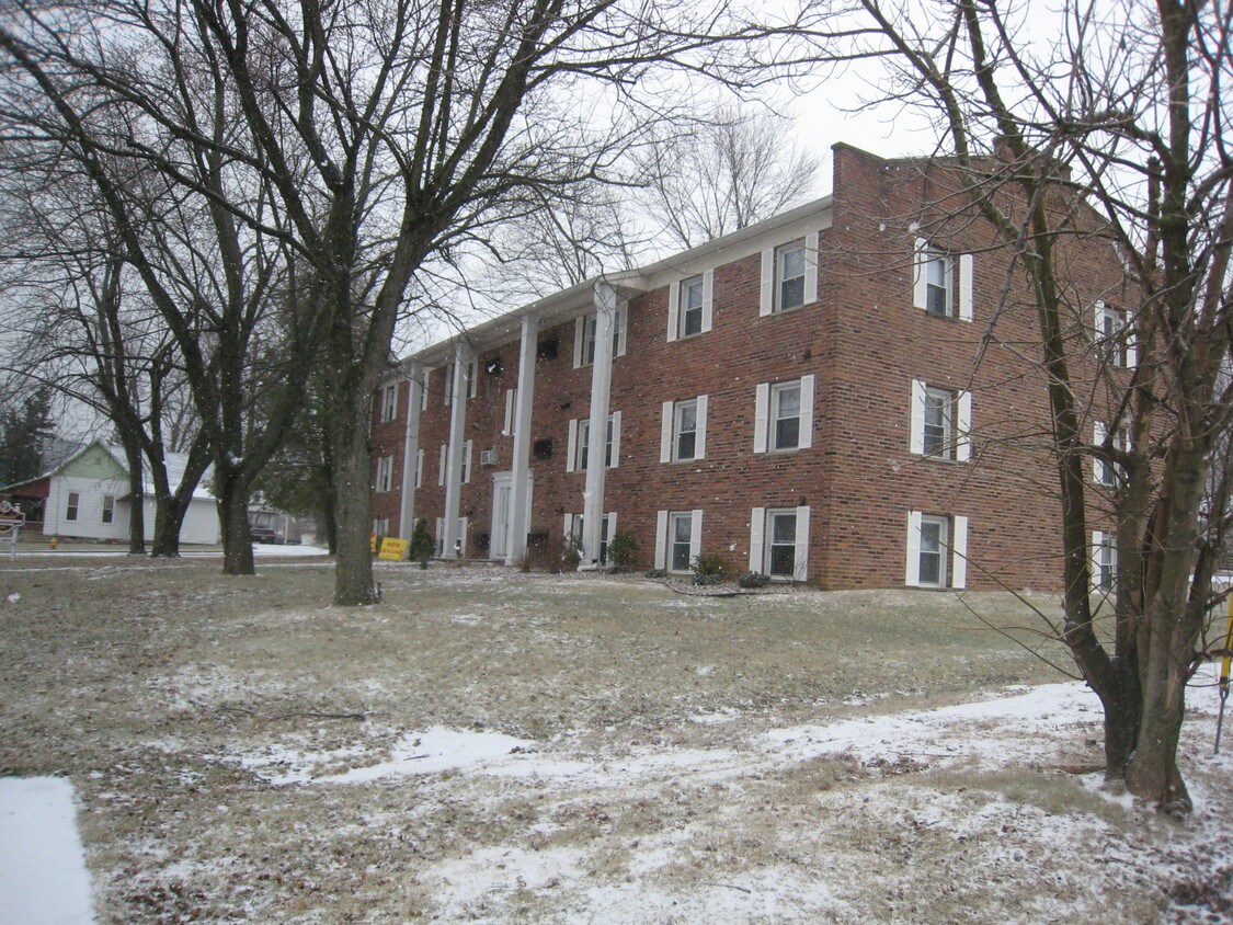 203 W Temperance St, Ellettsville, IN 47429 Apartments in