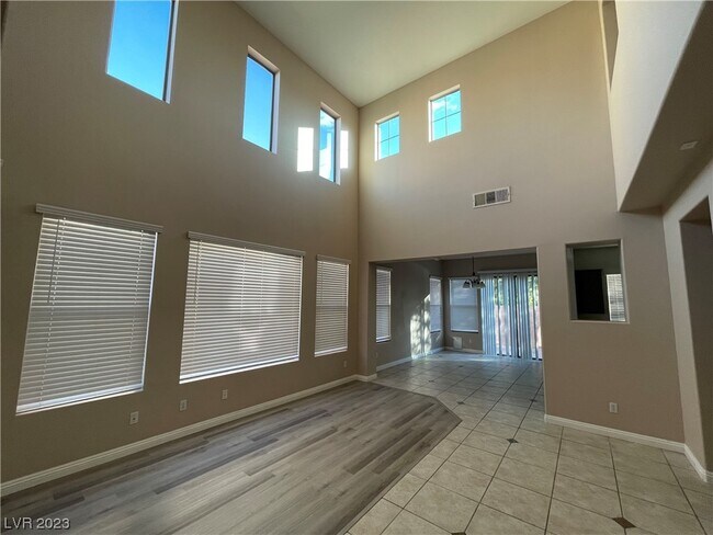 Building Photo - 10515 Foggy Glen Ave