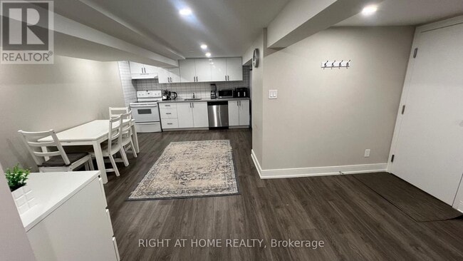 Building Photo - 31 Northampton Dr