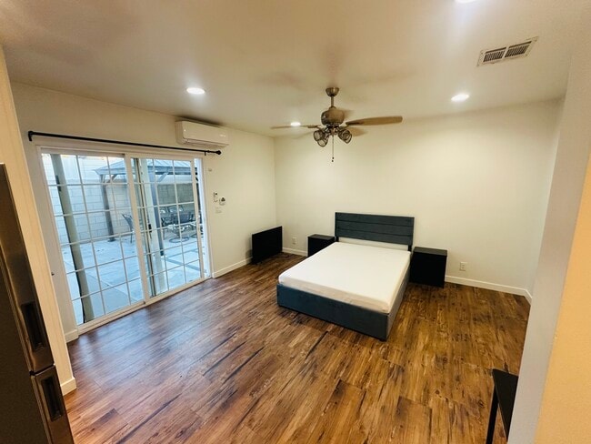 Building Photo - 13032 Glamis St
