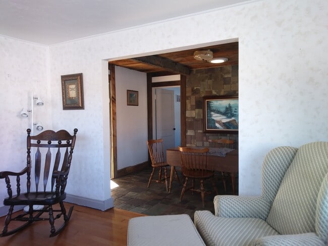 Building Photo - 3019 Hewlett Gulch Rd