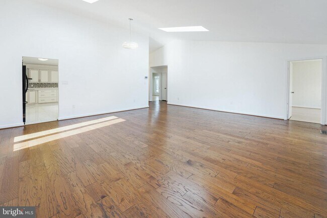 Foto del edificio - 8430 Hollis Ln