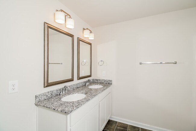 Foto del edificio - 323 Longstone Ct