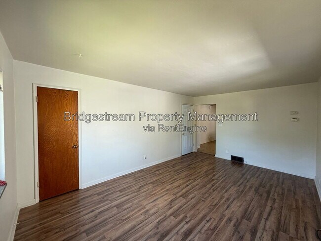Foto del edificio - 68 Knecht Dr