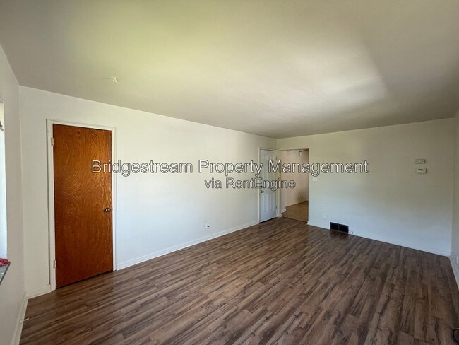 Building Photo - 68 Knecht Dr