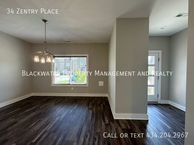 Building Photo - End Unit Townhome with 3 Bedrooms!