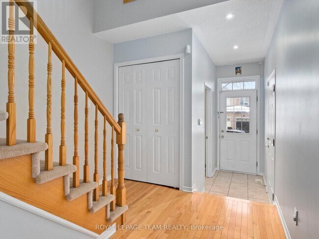 Photo du bâtiment - 185 Deercroft Ave