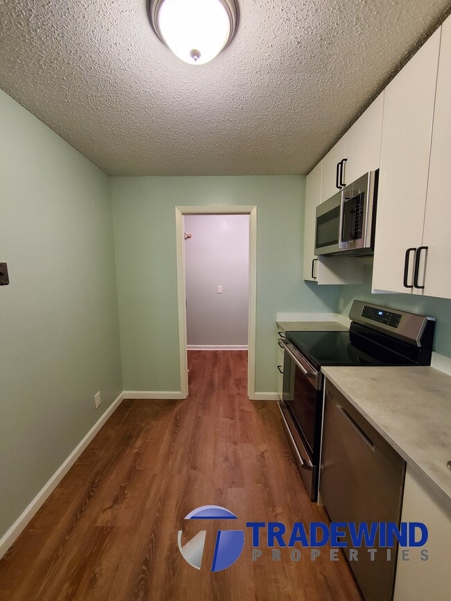 Building Photo - 5697 Green Circle Dr