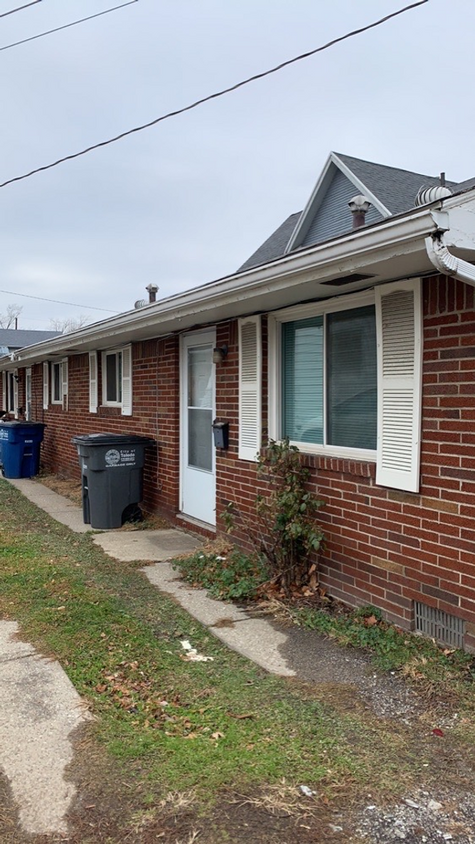 Primary Photo - 379 S Detroit