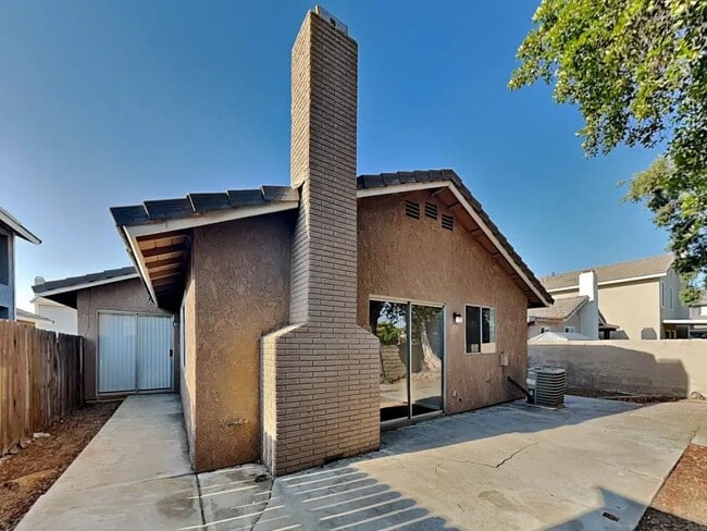 Building Photo - 2024 W Sago Palm Rd