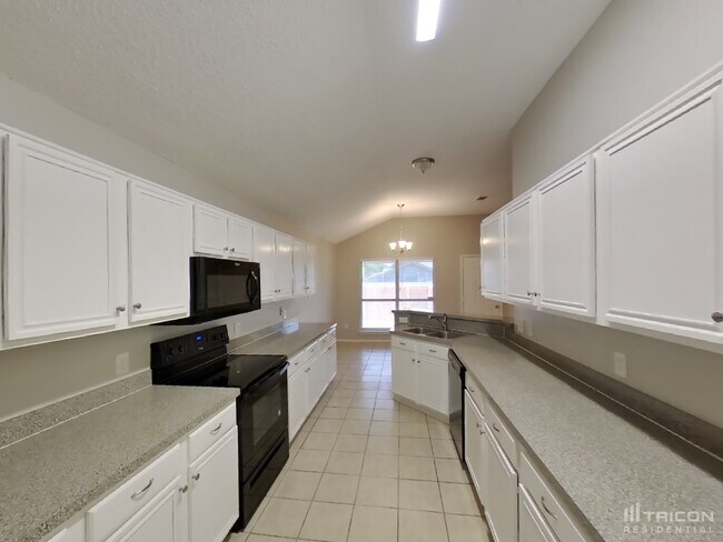Foto del edificio - 2416 Kelton St